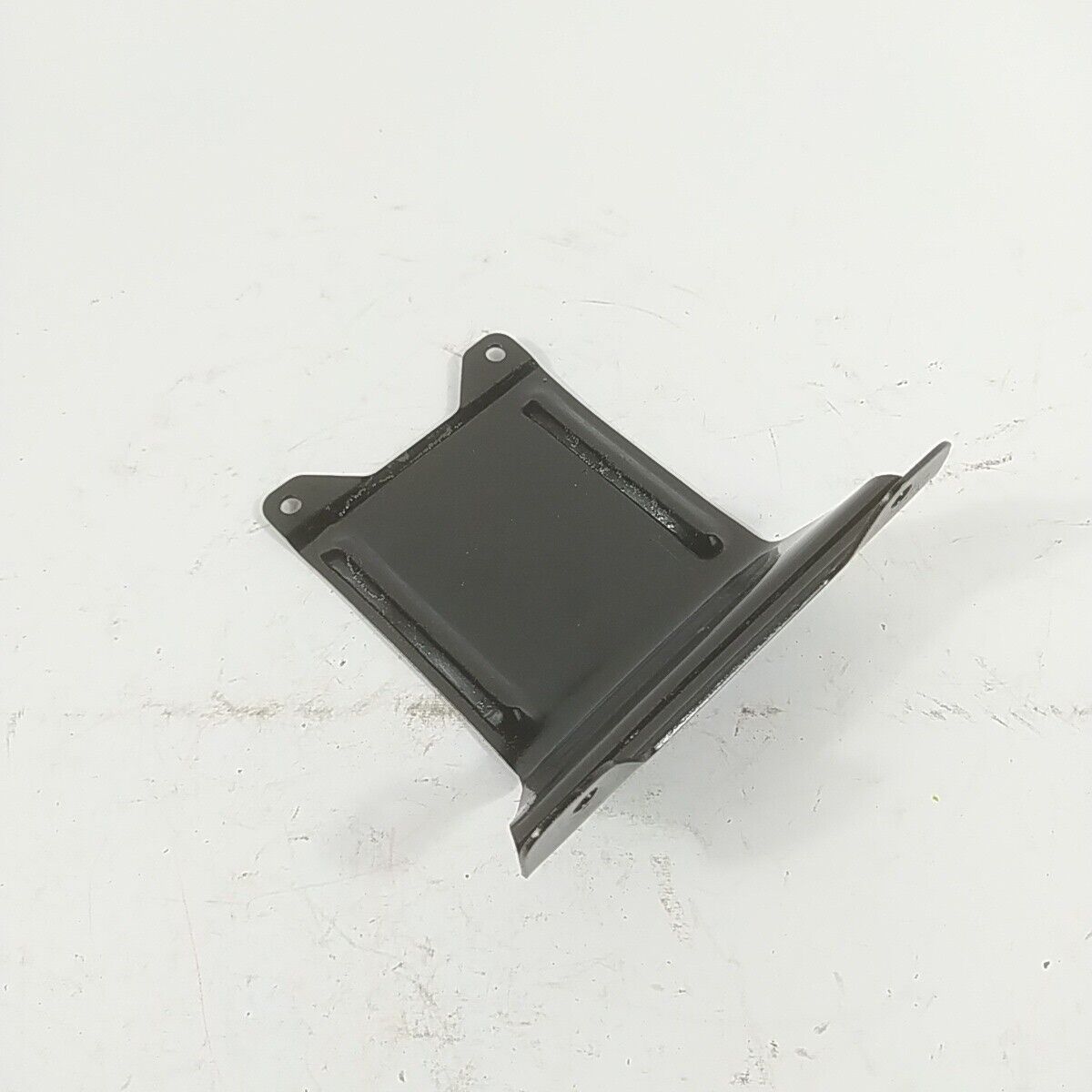 ricambio STAFFA SERBATOIO BENZINA Per motosega ALPINA PROF 70 usato cod. 4122180