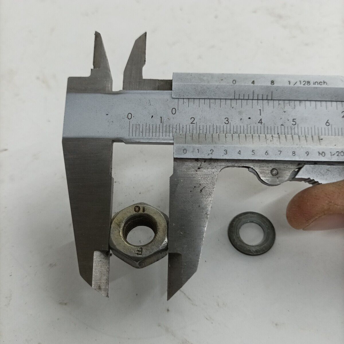 Ricambio DADO LATO VOLANO ALBERO MOTORE usato decespugliatore EMAK OLEO MAC 750