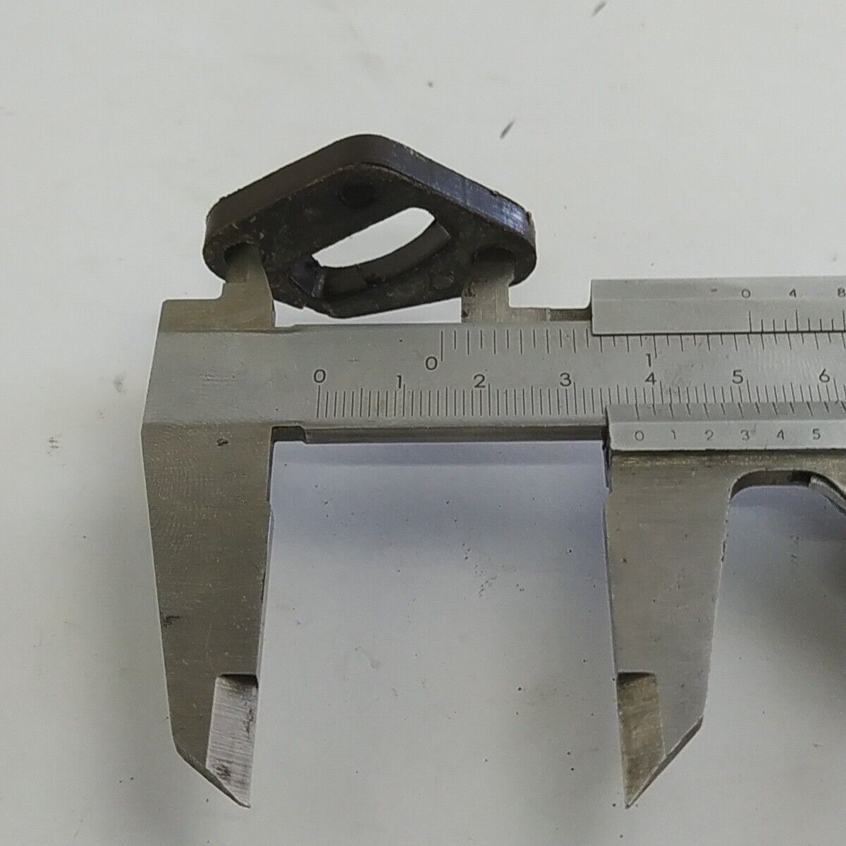 Ricambio FLANGIA RACCORDO CARBURATORE usato per decespugliatore MARUYAMA EA 320