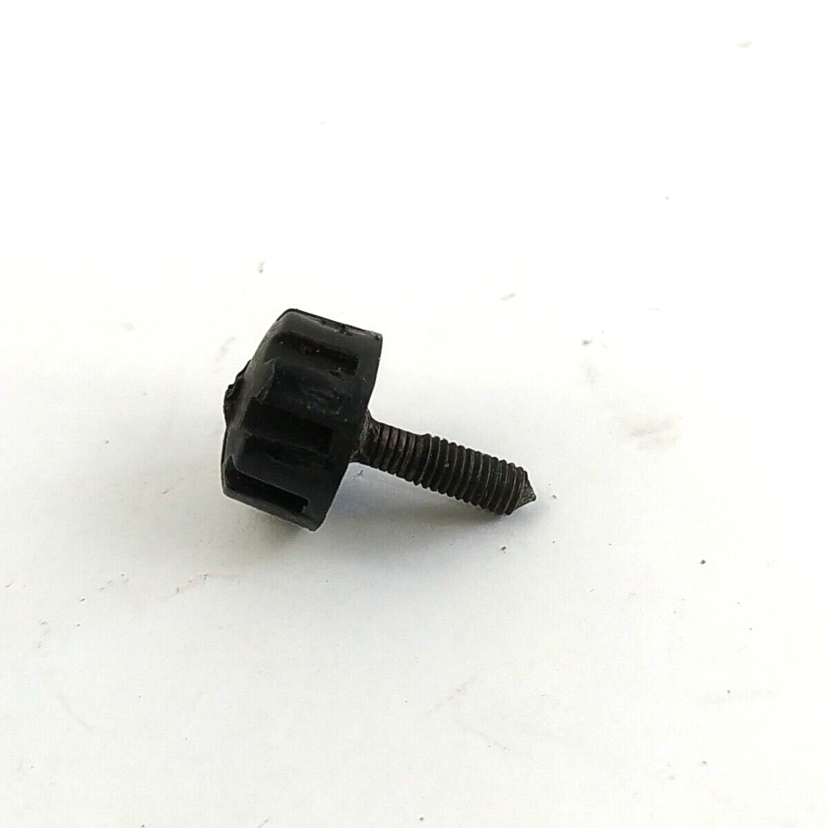 Ricambio VITE PERNO COPERCHIO MOTORE usato per decespugliatore MARUYAMA EA 320
