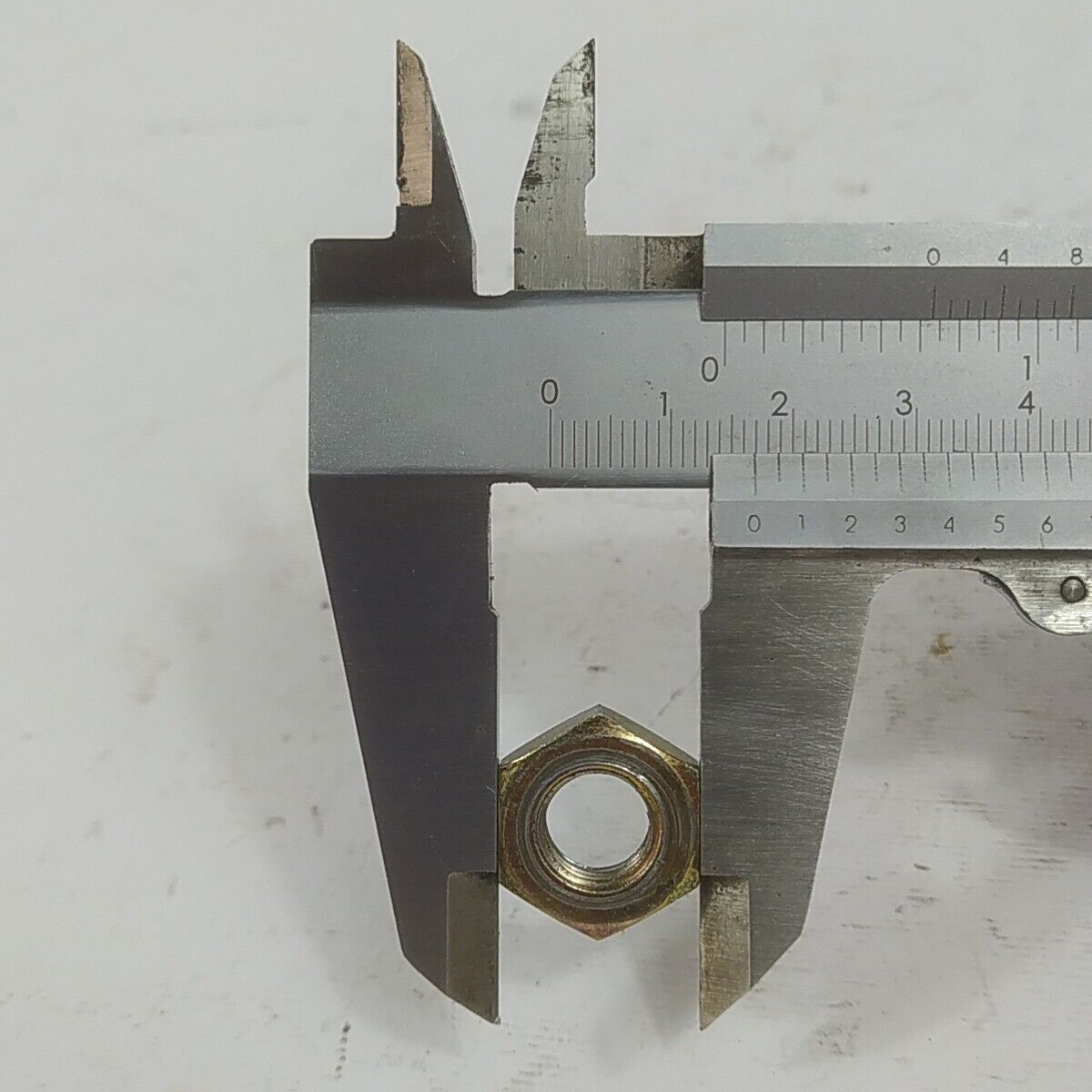 Ricambio per decespugliatore ECHO RM - 380 DADO BULLONE LATO VOLANO MOTORE usato