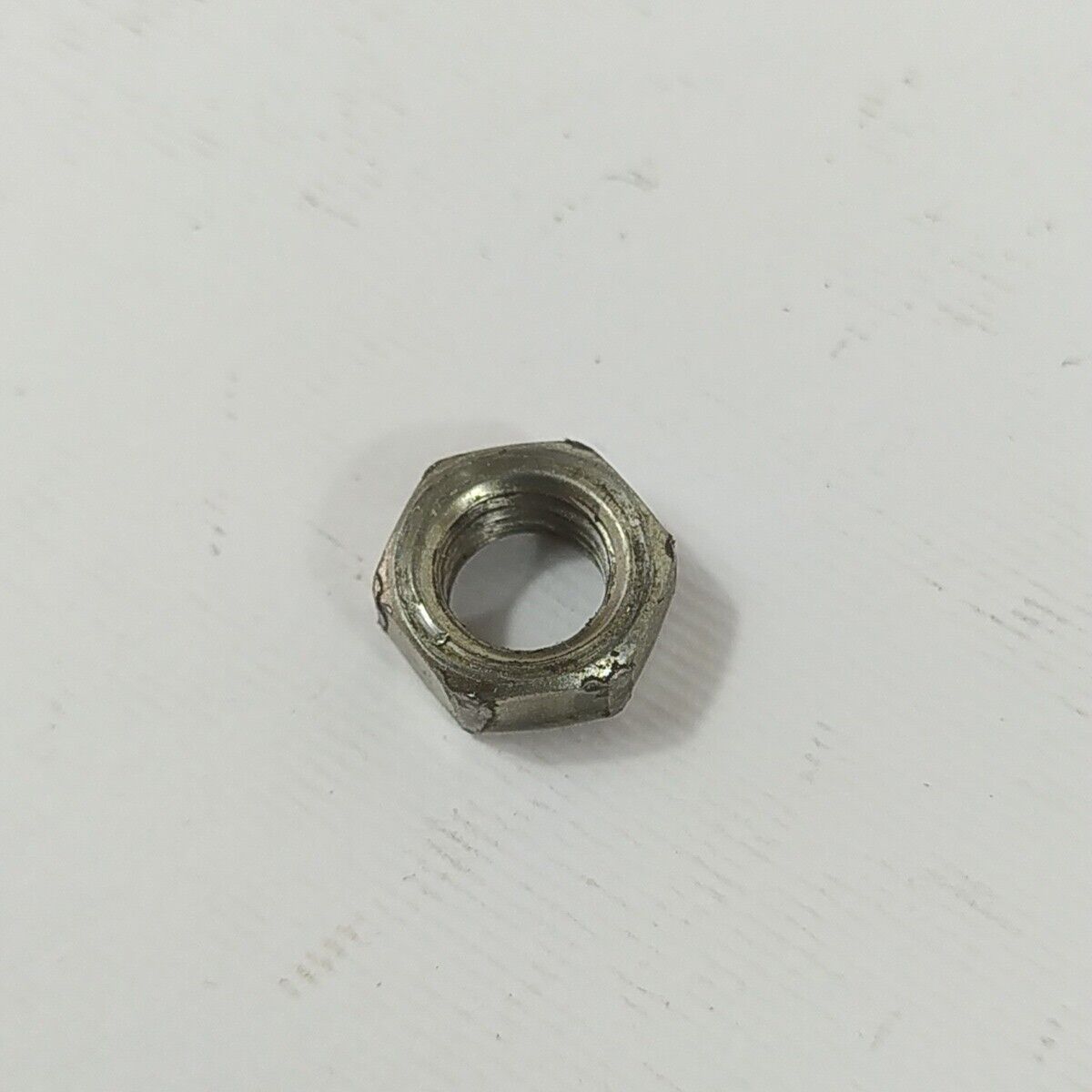 Ricambio DECESPUGLIATORE kawasaki kt 17 DADO BULLONE FERMO VOLANO ALBERO usato