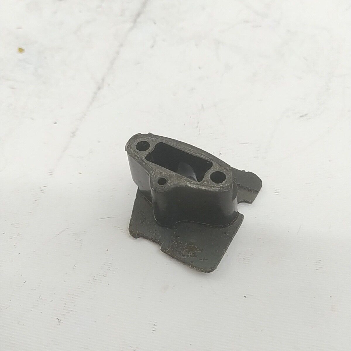 ricambio FLANGIA COLLETTORE CARBURATORE PER MOTOSEGA ALPINA CASTOR 41 40 usati