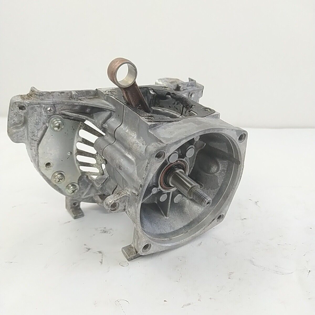 Ricambio CARTER BASAMENTO CILINDRO usato per decespugliatore KAWASAKI TD 40