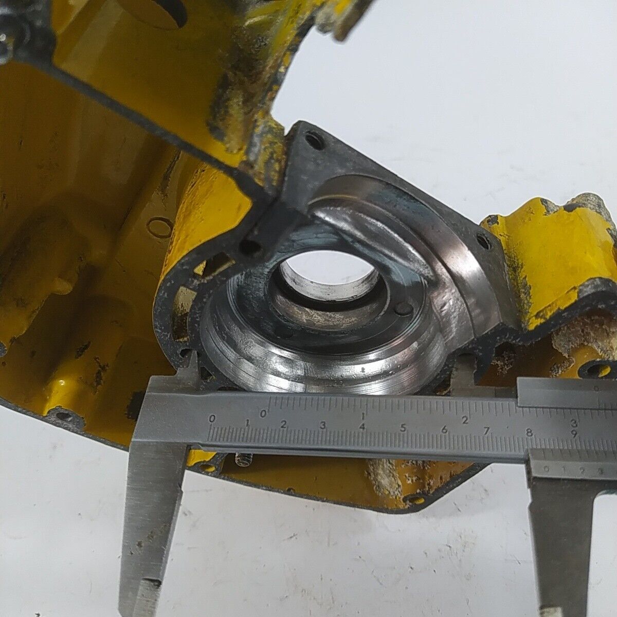 ricambio CARTER BASAMENTO ALBERO MOTORE lato frizione motosega ALPINA p 70 usati