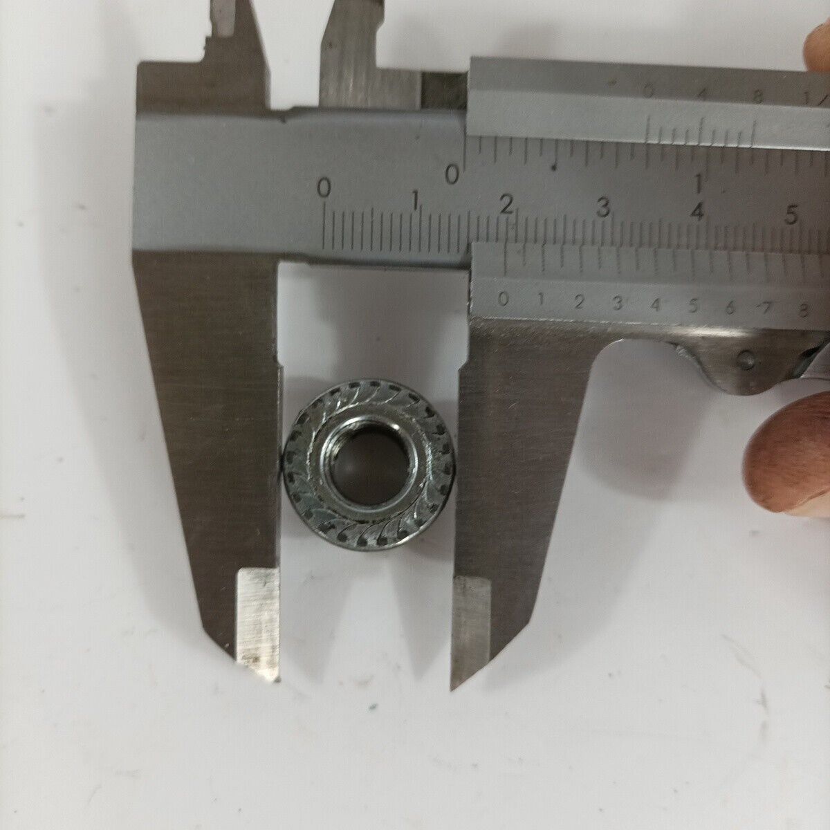 DADO VITE ALBERO MOTORE per DECESPUGLIATORE BLUE BIRD ZANE' ZM  27 ricambi usati