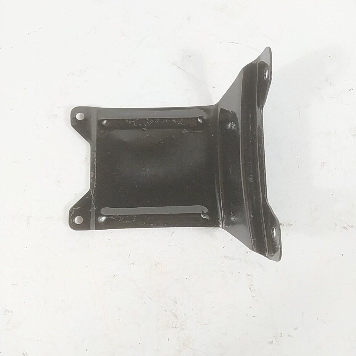 ricambio STAFFA SERBATOIO BENZINA Per motosega ALPINA PROF 70 usato cod. 4122180