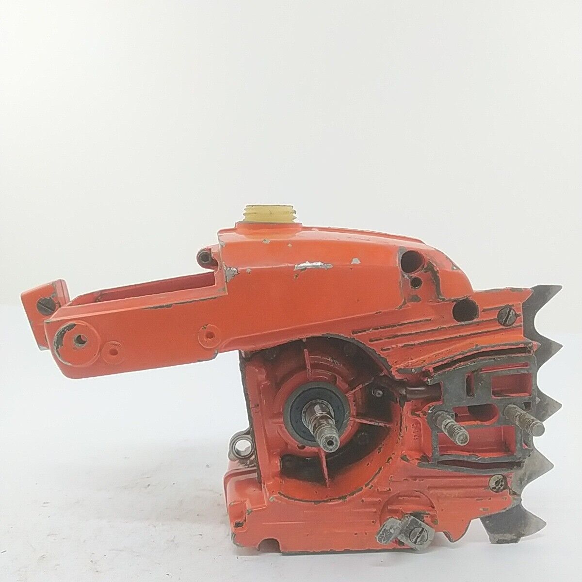 Ricambi TELAIO BASAMENTO ALBERO MOTORE usati per motosega CASTOR C70 ALPINA A70 