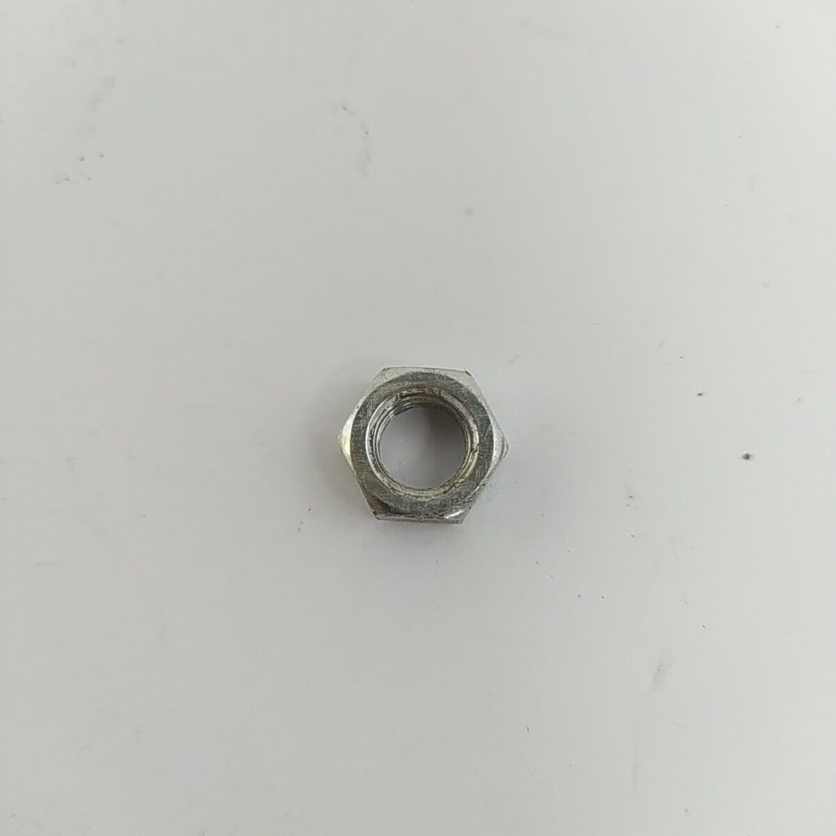 Ricambio usato DADO BULLONE VOLANO per decespugliatore KAWASAKI TG 33