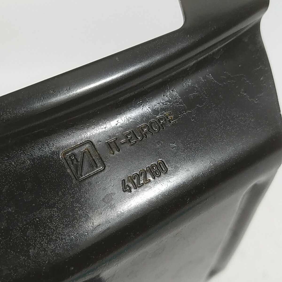 ricambio STAFFA SERBATOIO BENZINA Per motosega ALPINA PROF 70 usato cod. 4122180