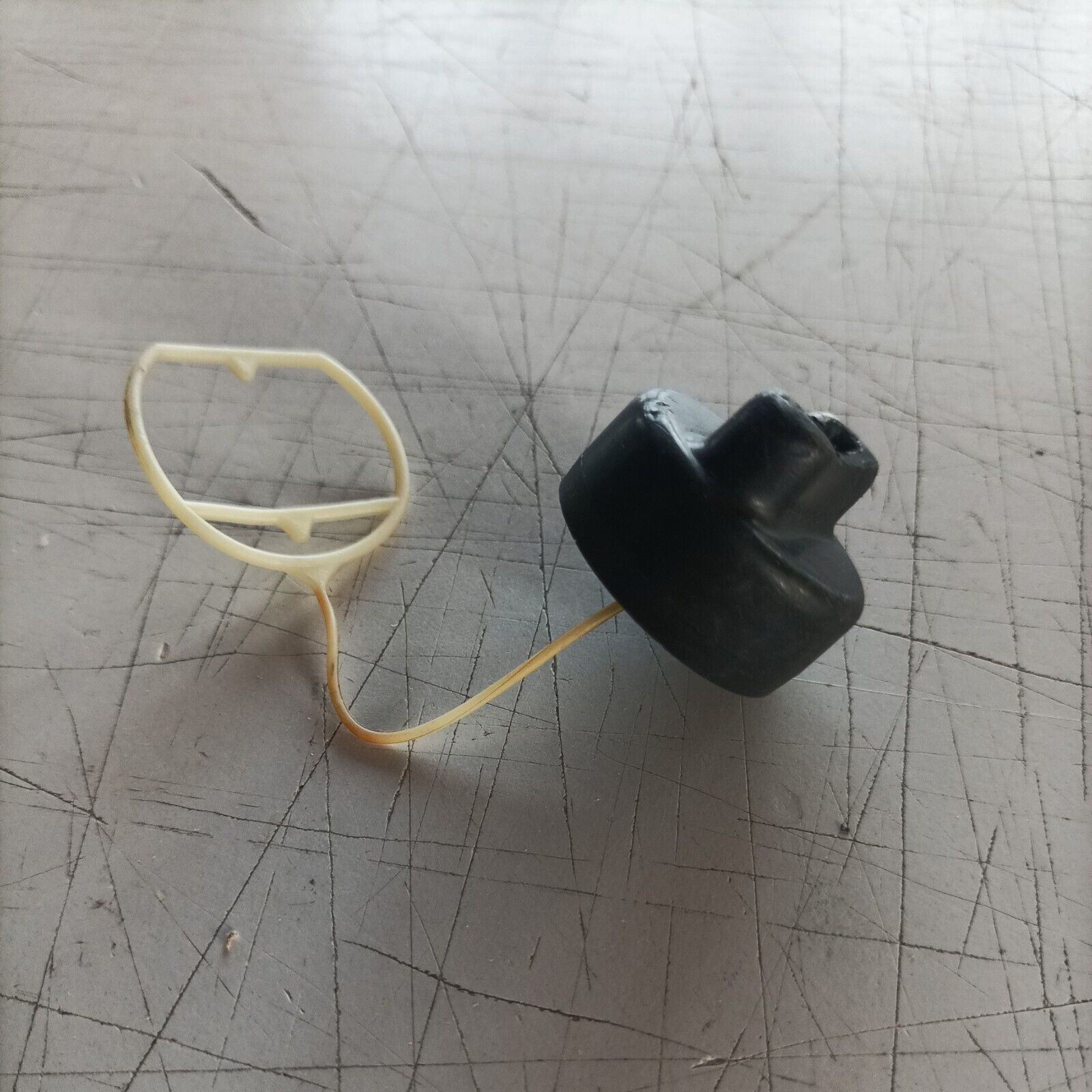 TAPPO serbatoio CARBURANTE PER MOTOSEGA EMAK OLEO MAC 935 EFCO 134 135 usato