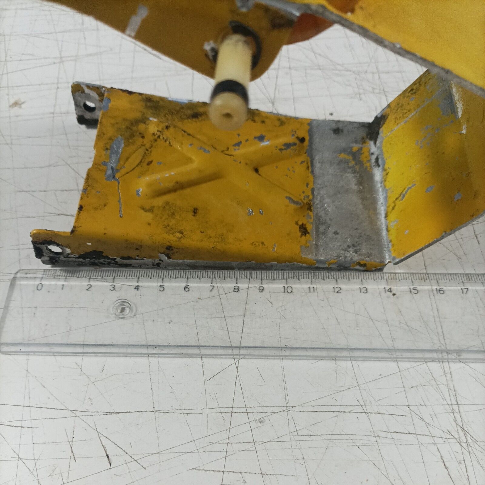 ricambi usati per MOTOSEGA ALPINA A 41 TELAIO SUPPORTO MANIGLIA E COPRI MOTORE