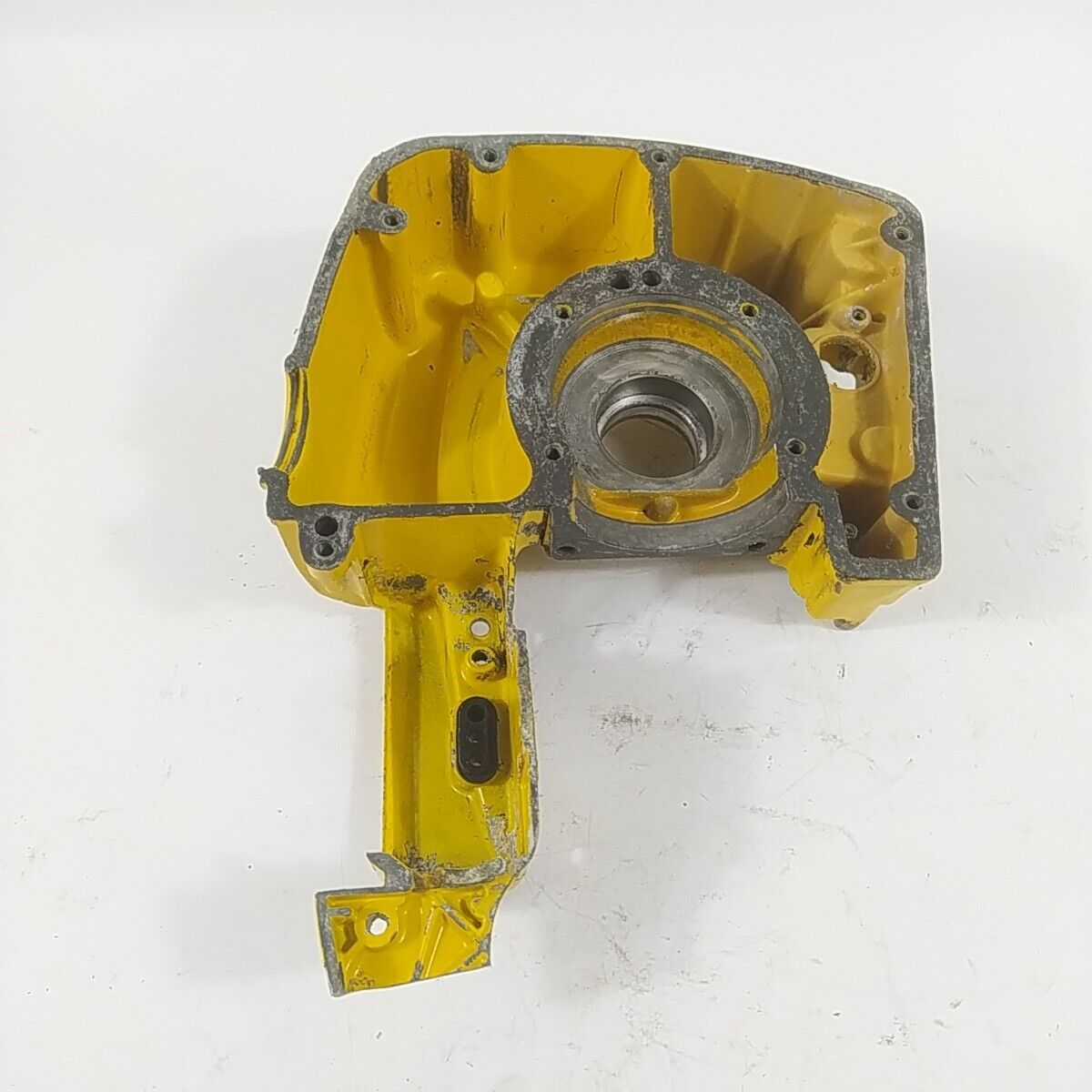 ricambio CARTER BASAMENTO MOTORE lato volano Per motosega ALPINA PROF 70 usati