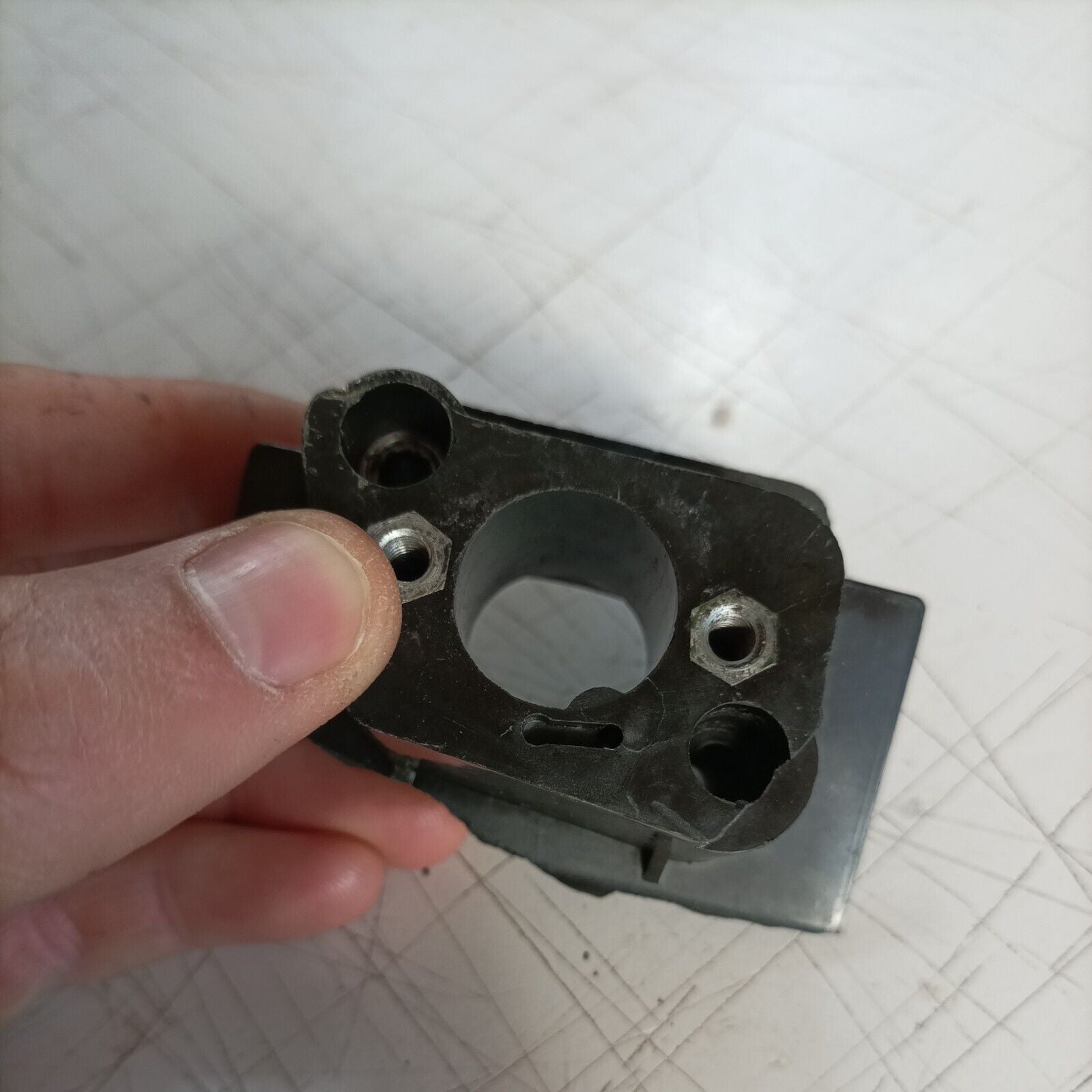 COLLETTORE raccordo CARBURATORE PER MOTOSEGA DOLMAR SACHS 153 ricambi usati