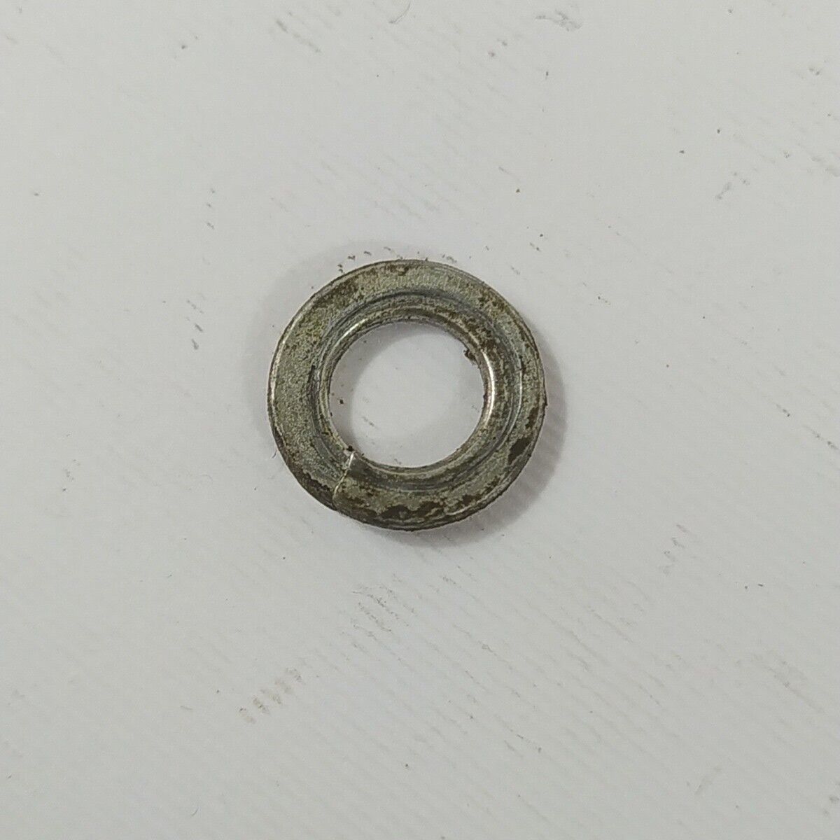 Ricambio DECESPUGLIATORE kawasaki kt 17 DADO BULLONE FERMO VOLANO ALBERO usato