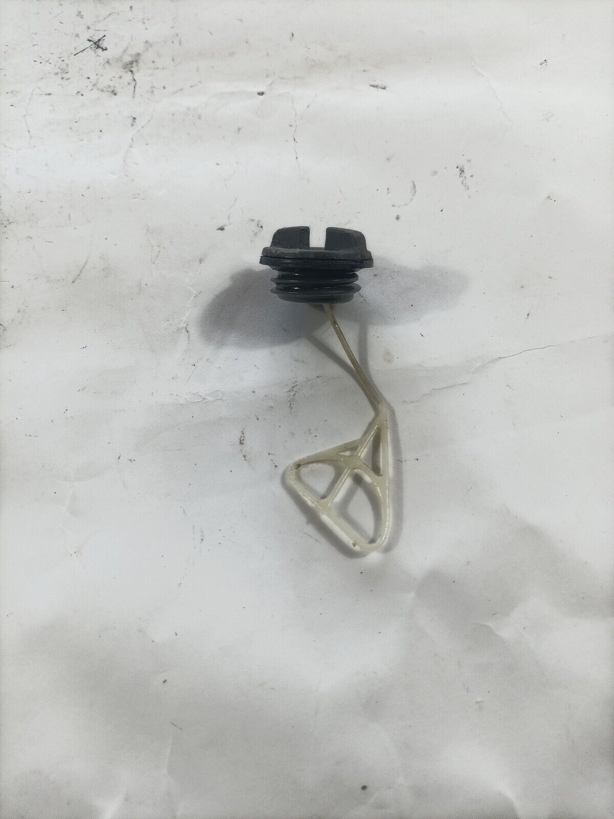 TAPPO SERBATOIO OLIO per motosega 25cc EFCO OLEO MAC ZENOAH EMAK ricambi usati