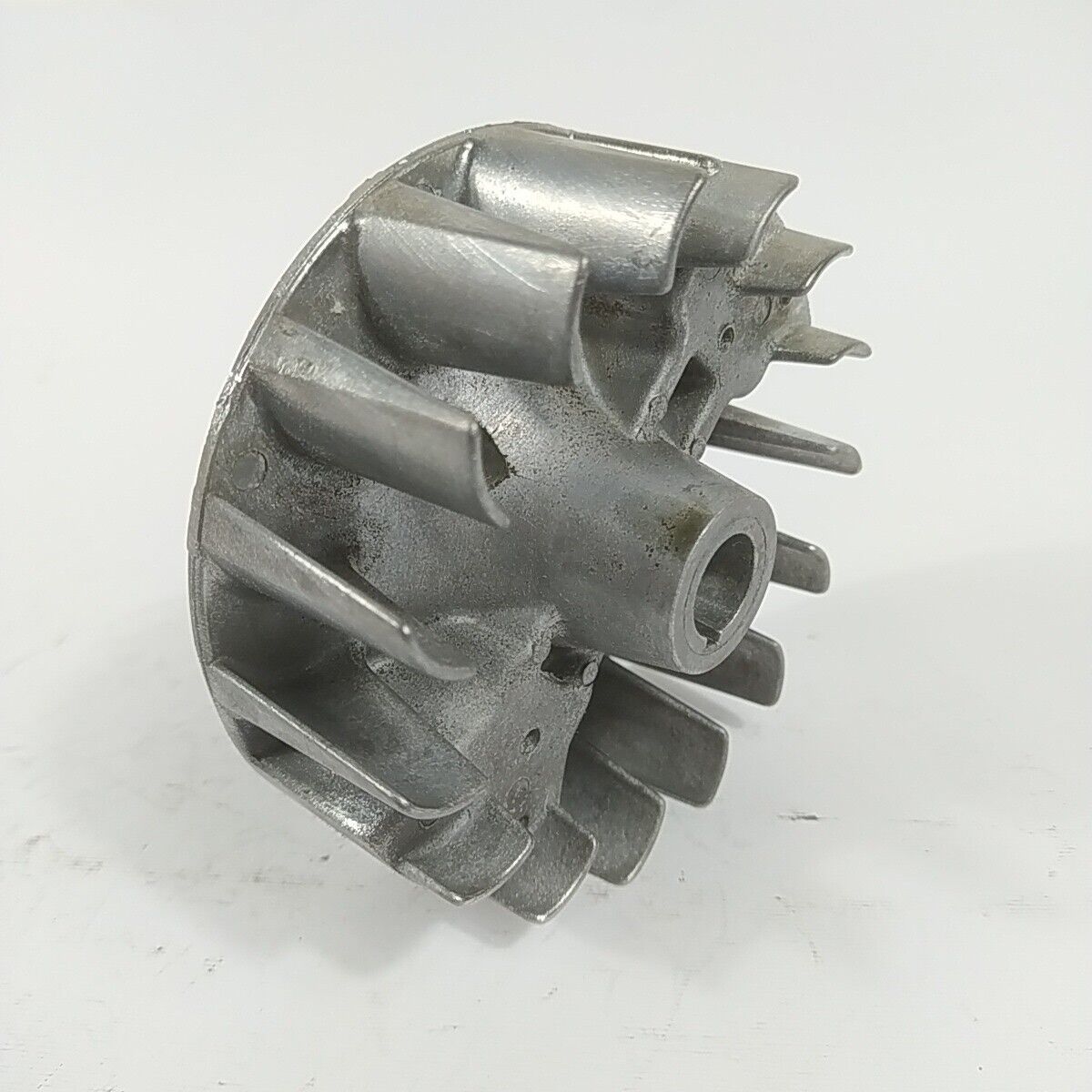 Ricambio VOLANO MAGNETICO DI AVVIAMENTO usato decespugliatore MITSUBISHI TL 52