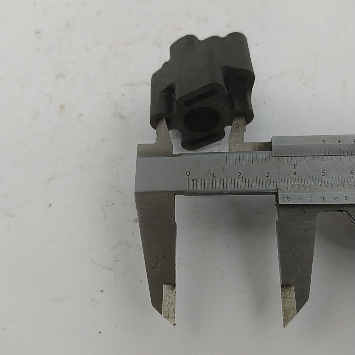 Ricambi FLANGIA COLLETTORE CARBURATORE usati decespugliatore Komatsu ZENOAH G5K