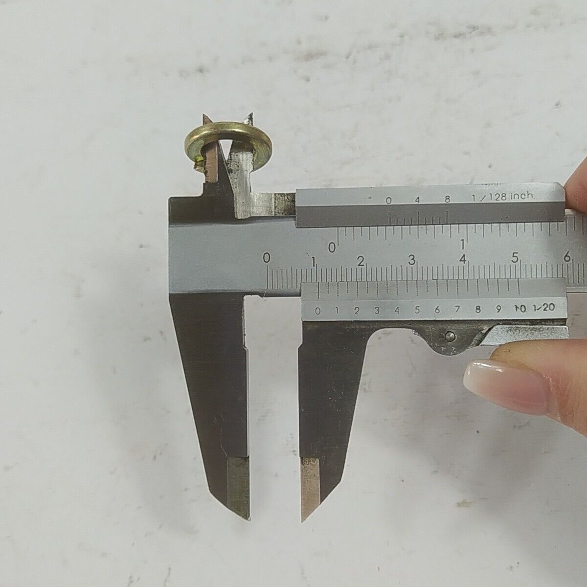 Ricambio per decespugliatore ECHO RM - 380 DADO BULLONE LATO VOLANO MOTORE usato