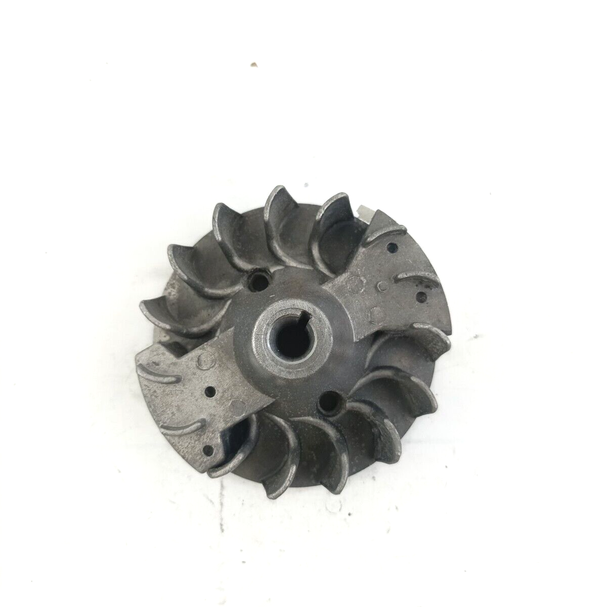 Ricambio VOLANO di accensione usato per decespugliatore MITSUBISHI TL 52 42