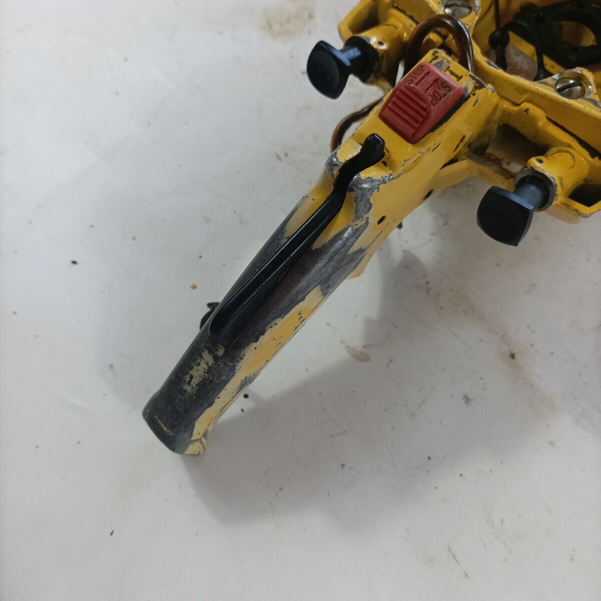 MANIGLIA IMPUGNATURA serbatoio PER MOTOSEGA MCCULLOCH PRO MAC 700 ricambi usati