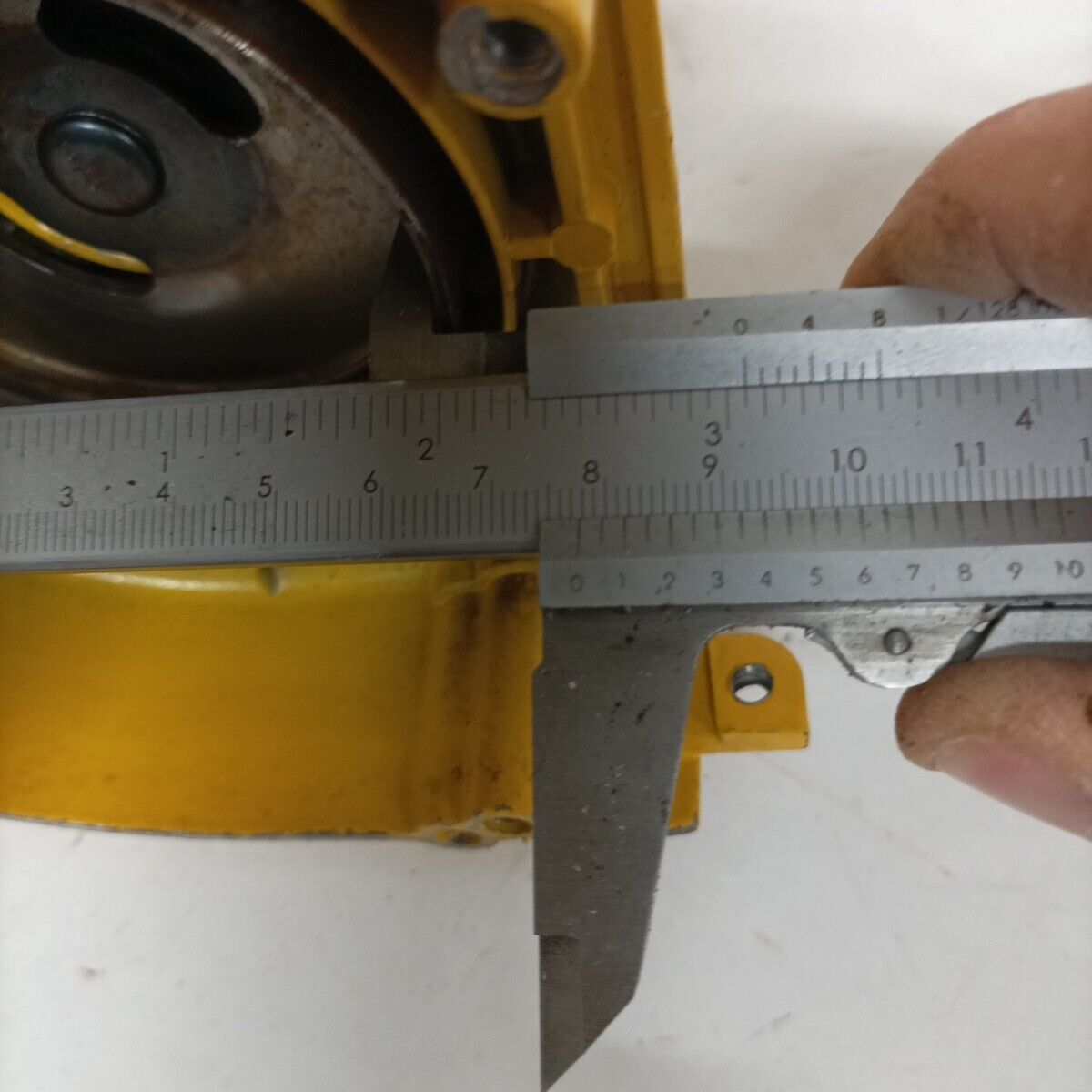 Ricambio supporto CAMPANA FRIZIONE usato decespugliatore EMAK DYNAMAC DB 30 L