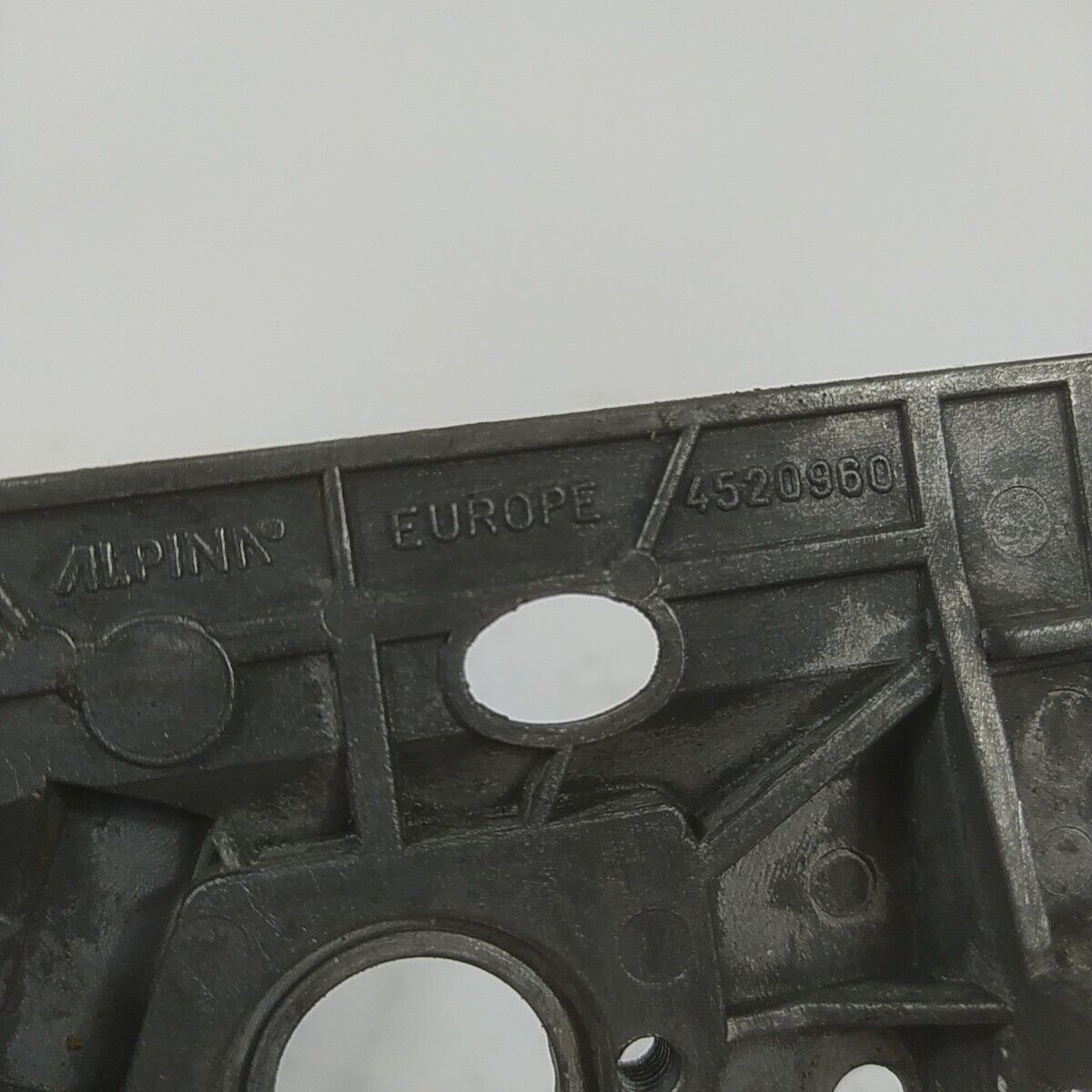 Ricambio per motosega CASTOR ALPINA 450 FLANGIA COLLETTORE CARBURATORE usato