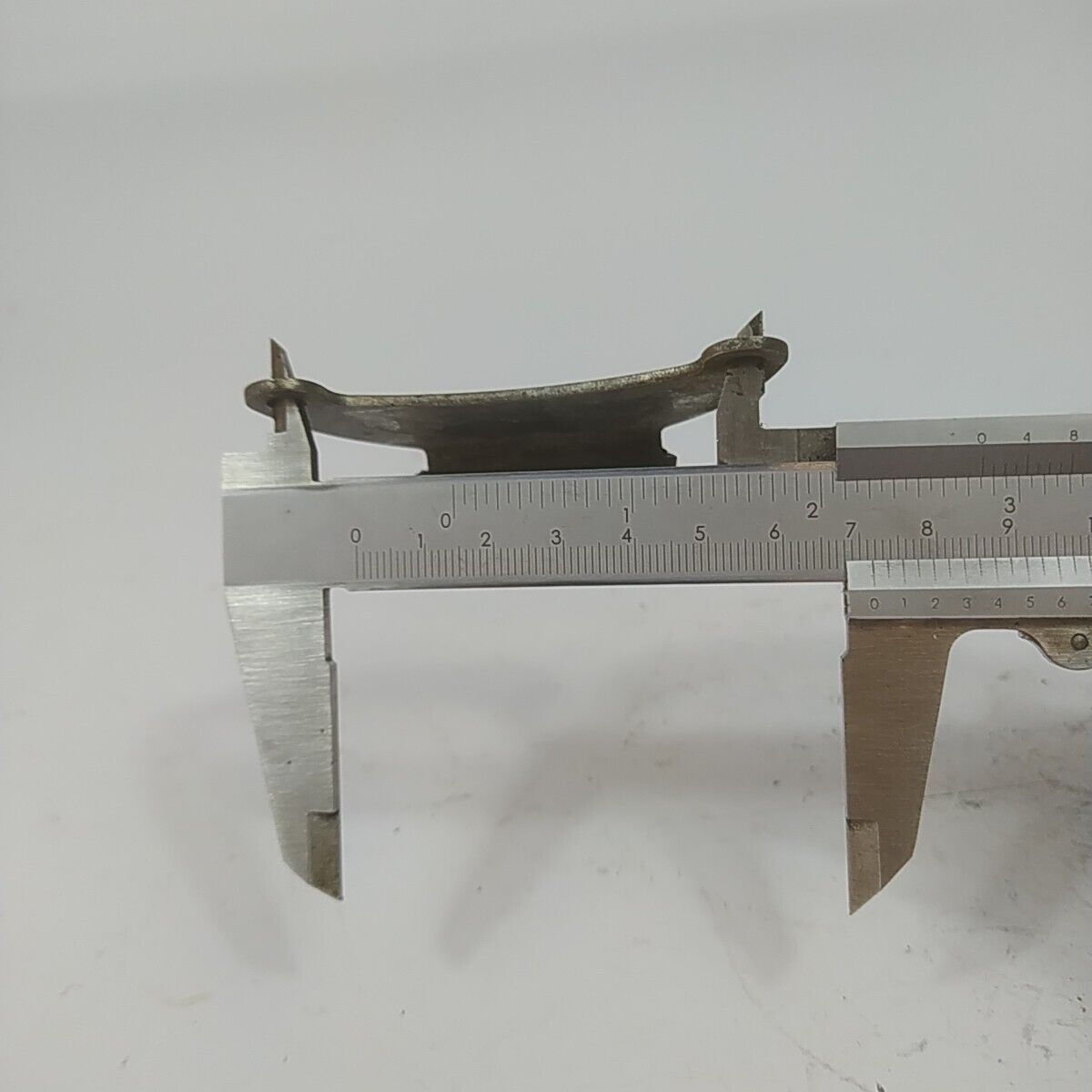 Ricambio STAFFA SERBATOIO CARBURANTE usato per decespugliatore MITSUBISHI TL 52