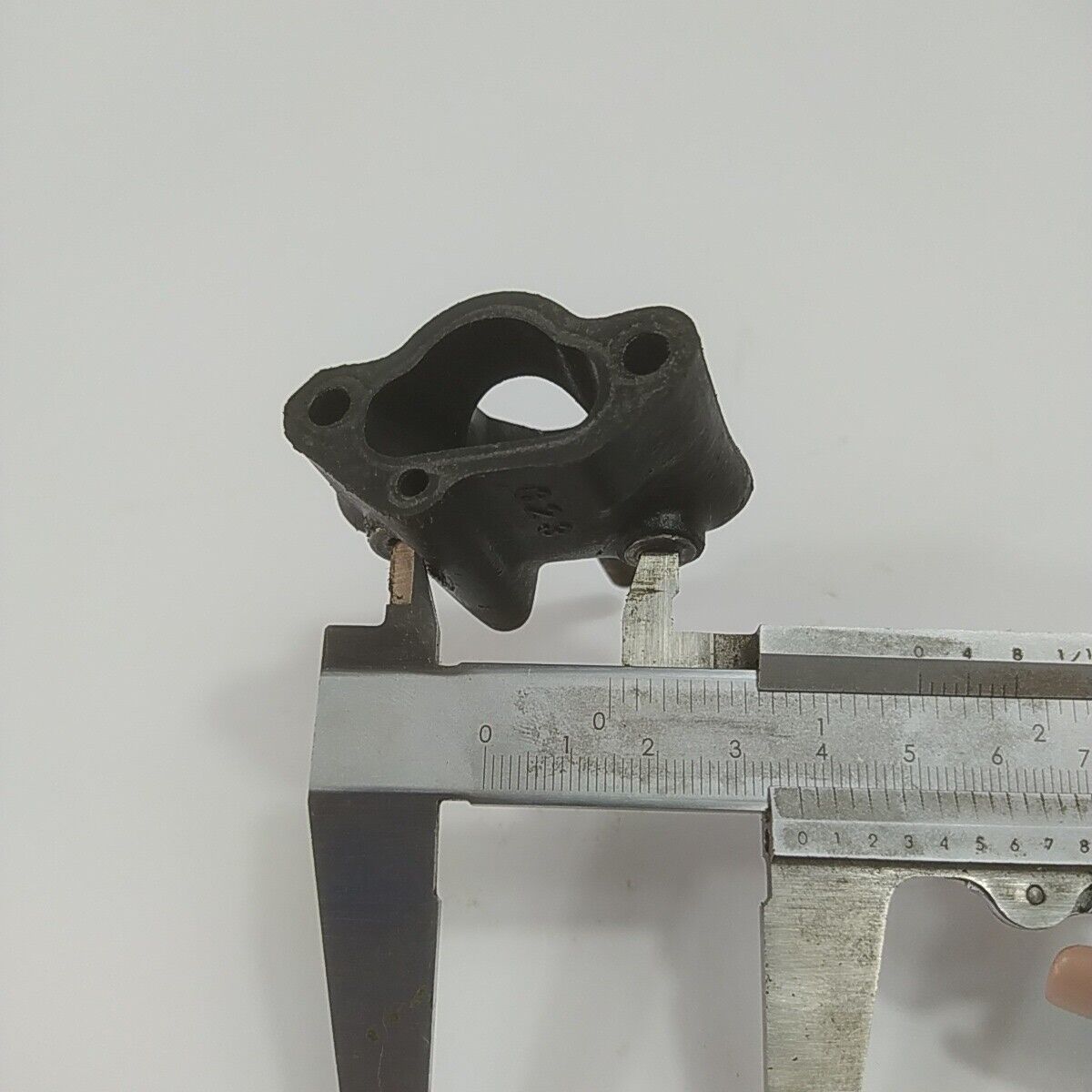 ricambi FLANGIA COLLETTORE CARBURATORE per motosega castor ALPINA PROF 70 usati