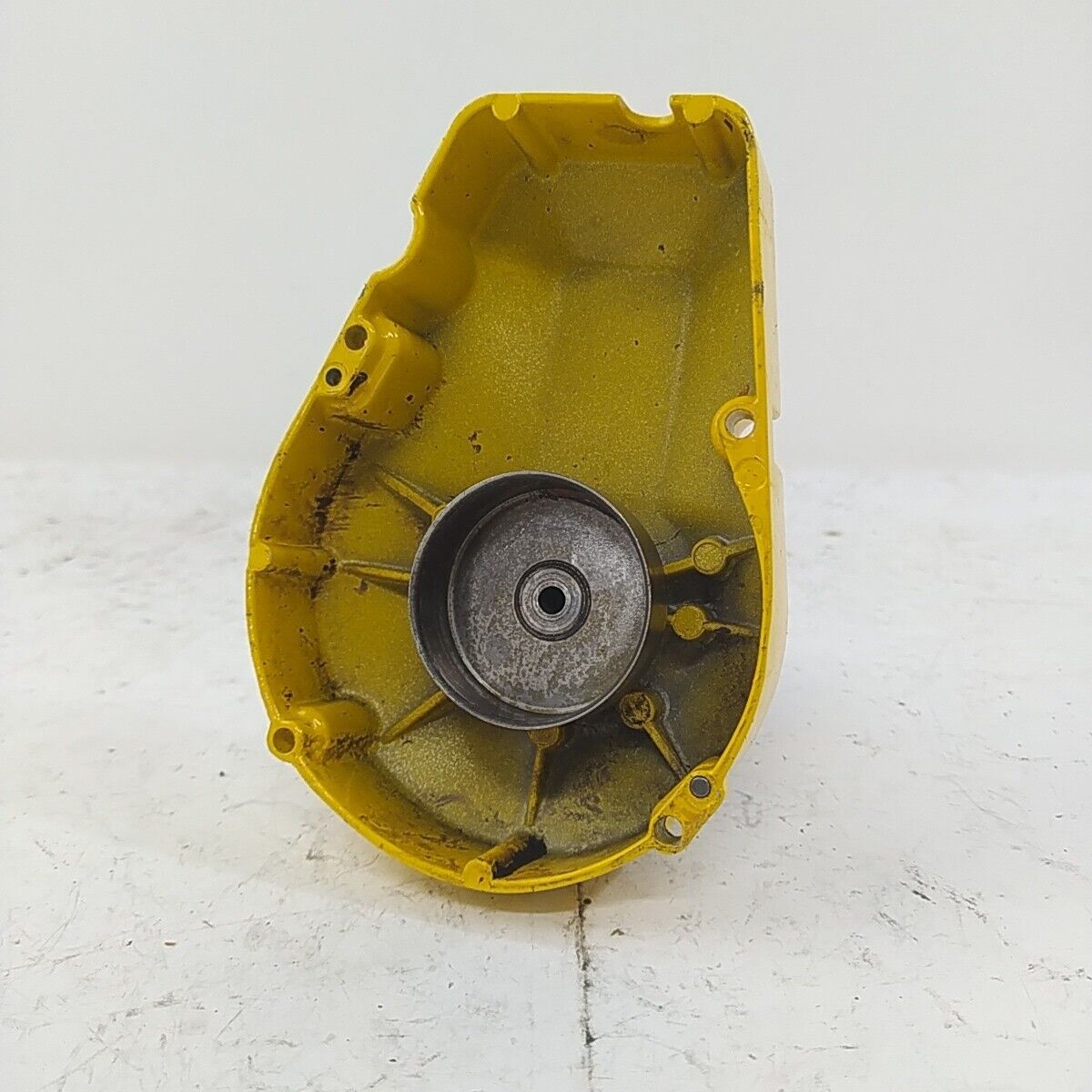 Ricambio SUPPORTO CAMPANA FRIZIONE usato DECESPUGLIATORE MCCULLOCH GT 50