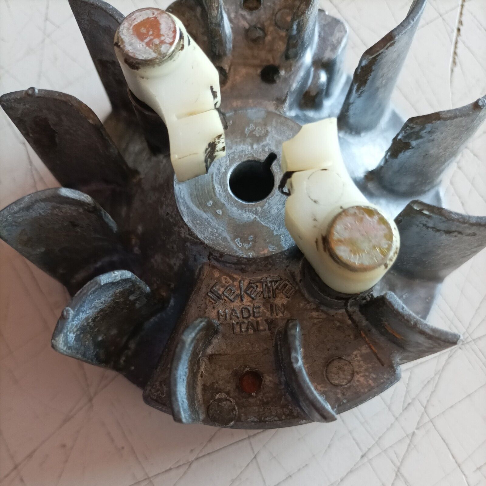 VOLANO MAGNETICO PER MOTOSEGA EMAK OLEO MAC 935 DF EFCO 134 135 ricambi usati