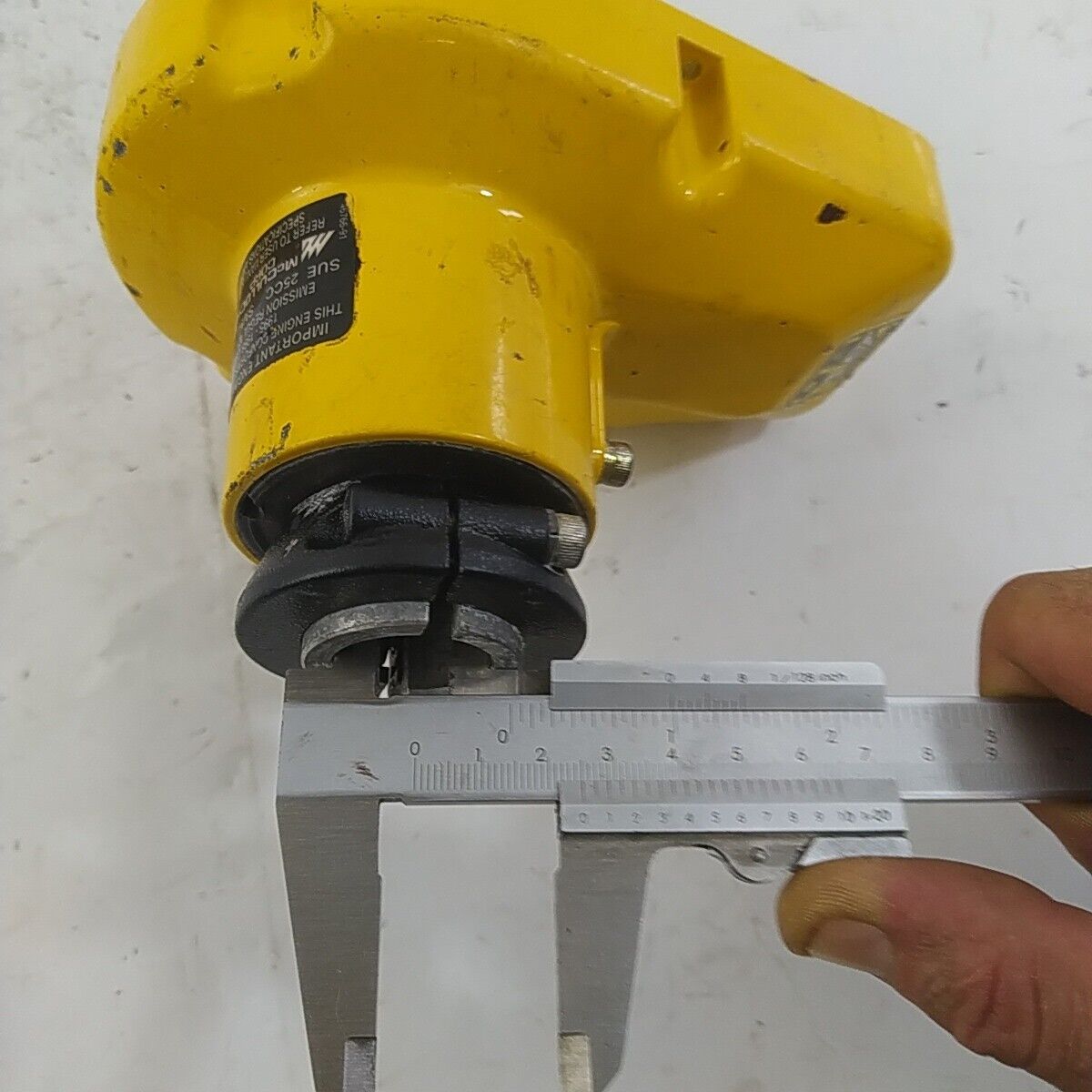 Ricambio SUPPORTO CAMPANA FRIZIONE usato DECESPUGLIATORE MCCULLOCH GT 50