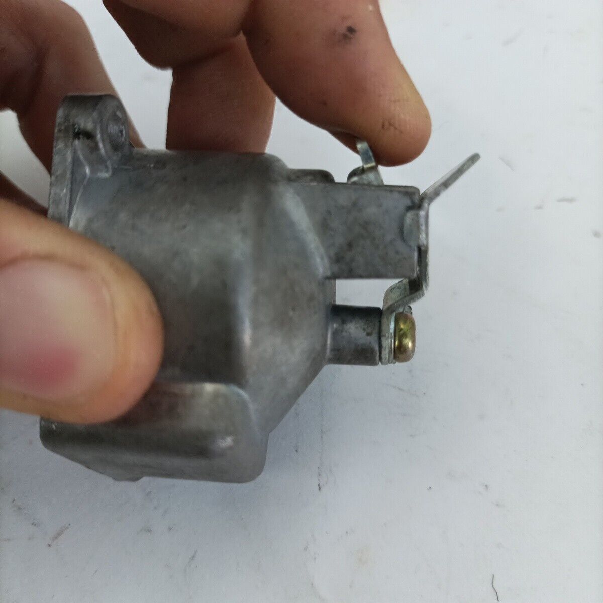 ricambio VASCHETTA CARBURATORE BENZINA usato per decespugliatore KAWASAKI TD 33