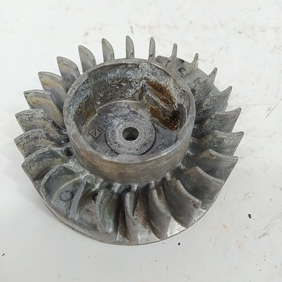 Ricambio VOLANO MAGNETICO DI AVVIAMENTO PER MOTOSEGA ALPINA CASTOR CP 510 usato