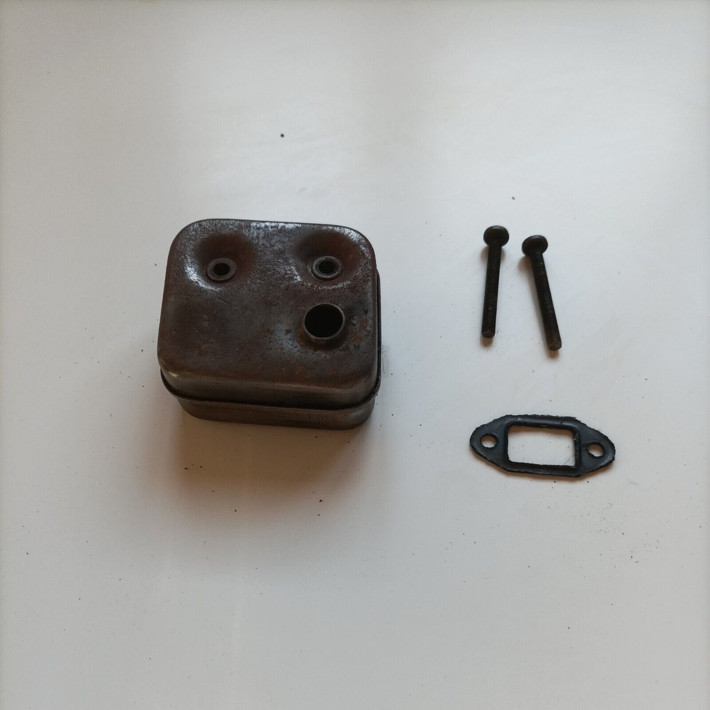 MARMITTA silenziatore TERMINALE MOTOSEGA OLEO MAC 935 DF EFCO 134 135 usato