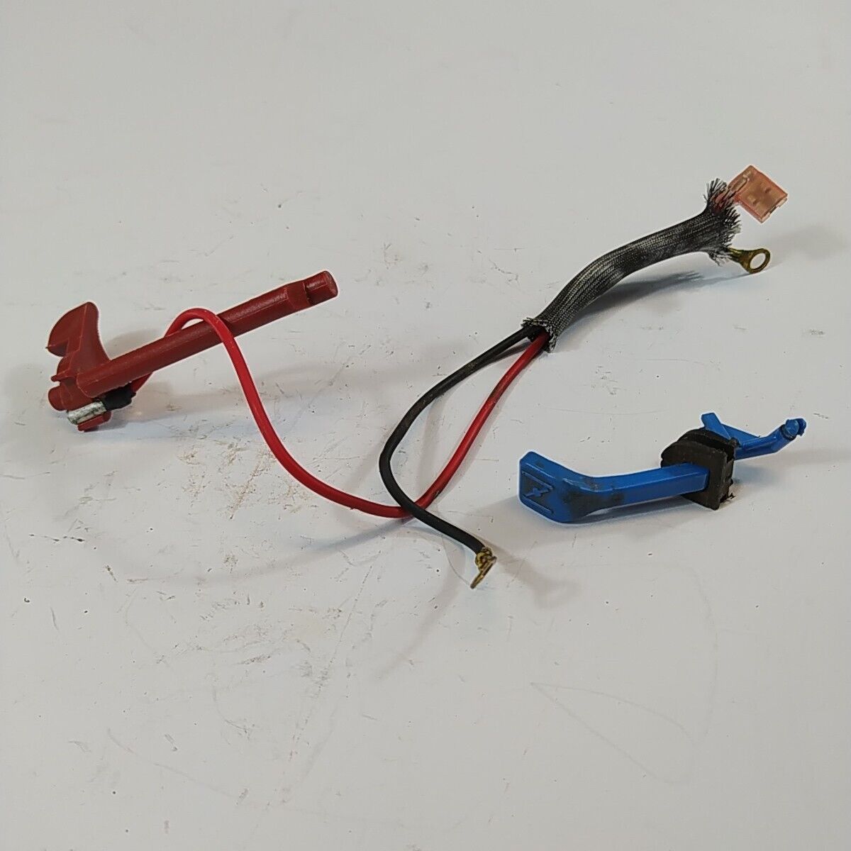 LEVA ARIA e tasto ON/OFF PER MOTOSEGA PARTNER FORMULA 60 PARTNER POULAN usato