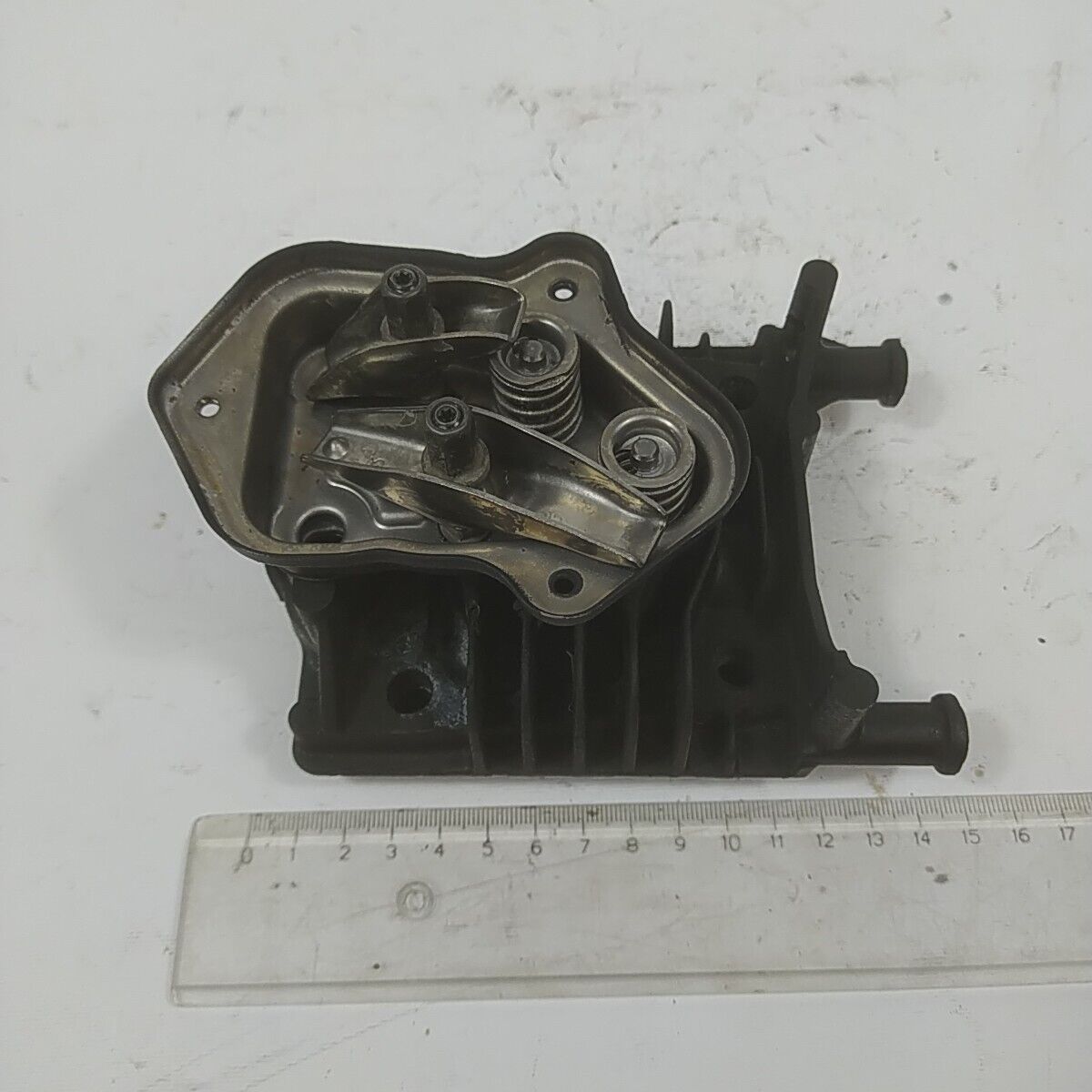 Ricambio TESTATA CILINDRO MOTORE per tosaerba Briggs & Stratton 675 EXi usato