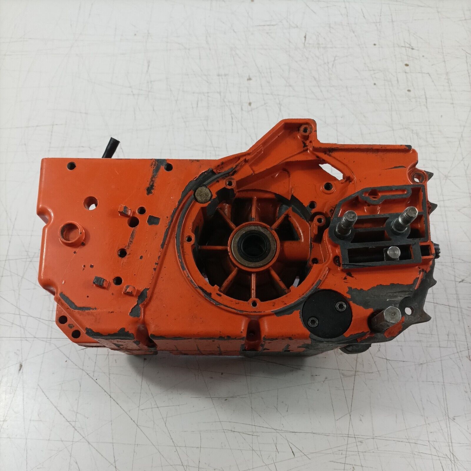 MOTOSEGA OLEOMAC OM 251 CARTER basamento CON SERBATOIO CARBURANTE ricambi usati