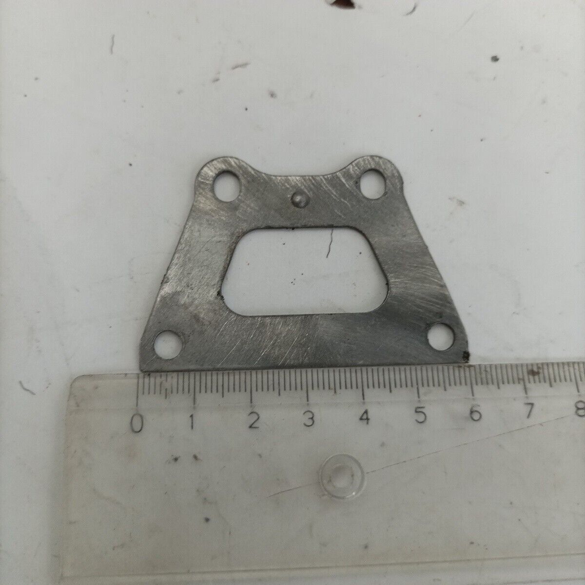 ricambio STAFFA MOTORE  SERBATOIO usato per decespugliatore KAWASAKI TD 33