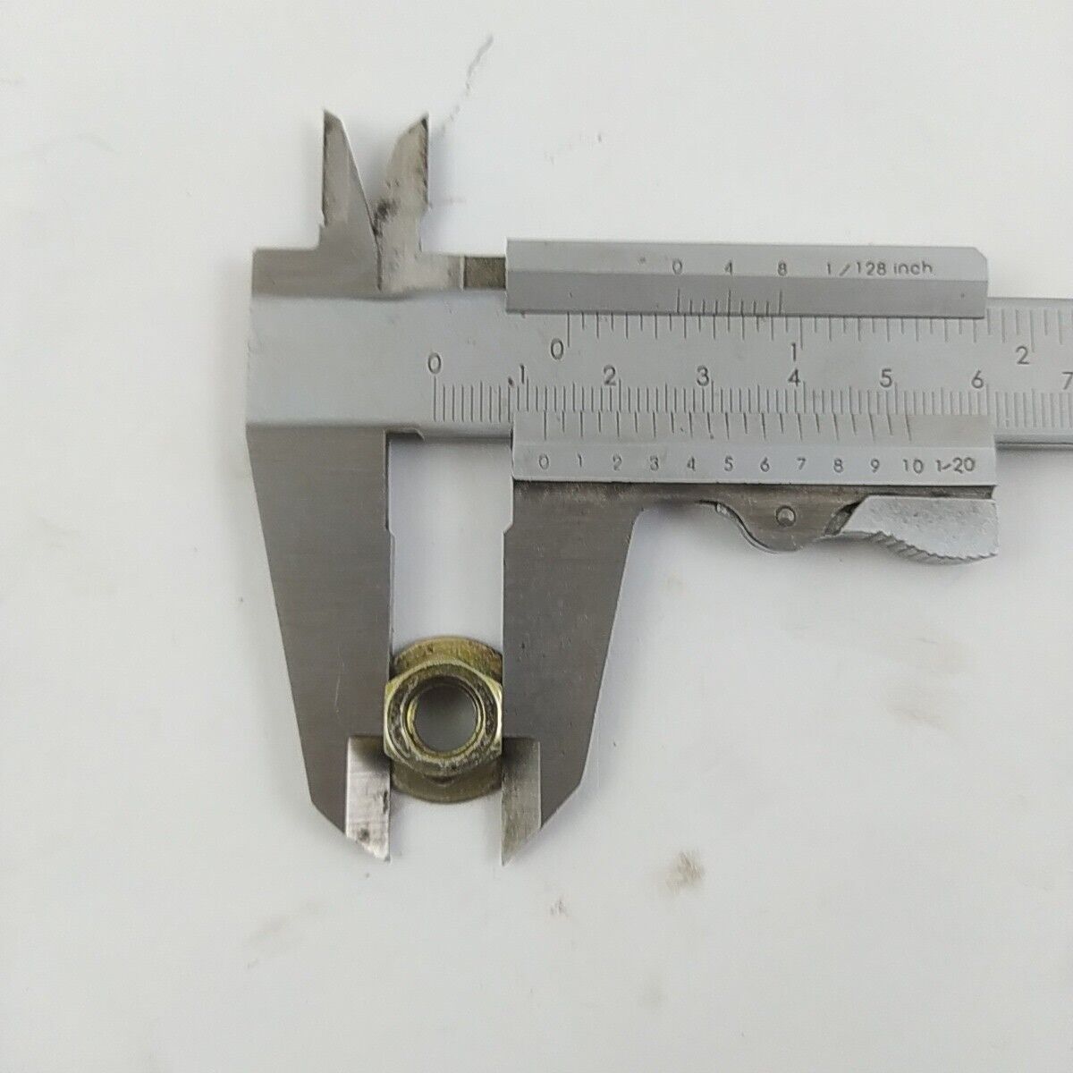 Ricambio DADO ALBERO MOTORE usato decespugliatore MITSUBISHI TL 52