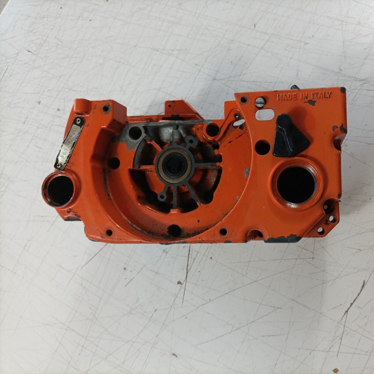 MOTOSEGA OLEOMAC OM 251 CARTER basamento CON SERBATOIO CARBURANTE ricambi usati