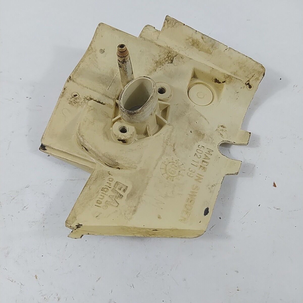 Ricambi per DECESPUGLIATORE HUSQVARNA 39 R usati FLANGIA COLLETTORE CARBURATORE