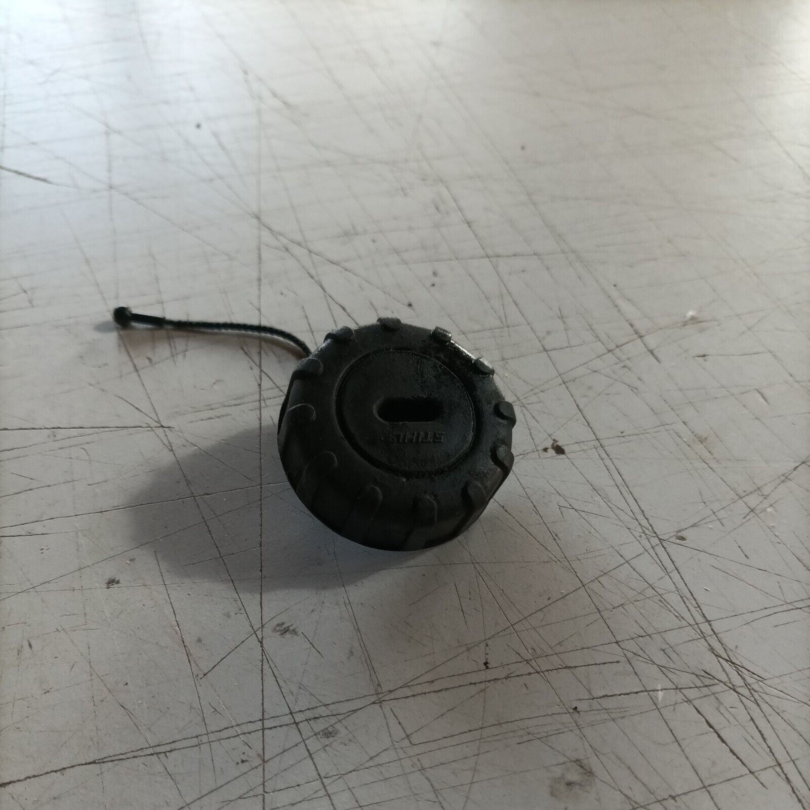 TAPPO serbatoio CARBURANTE PER MOTOSEGA STIHL 018 / MS 170 180 017 ricambi usati