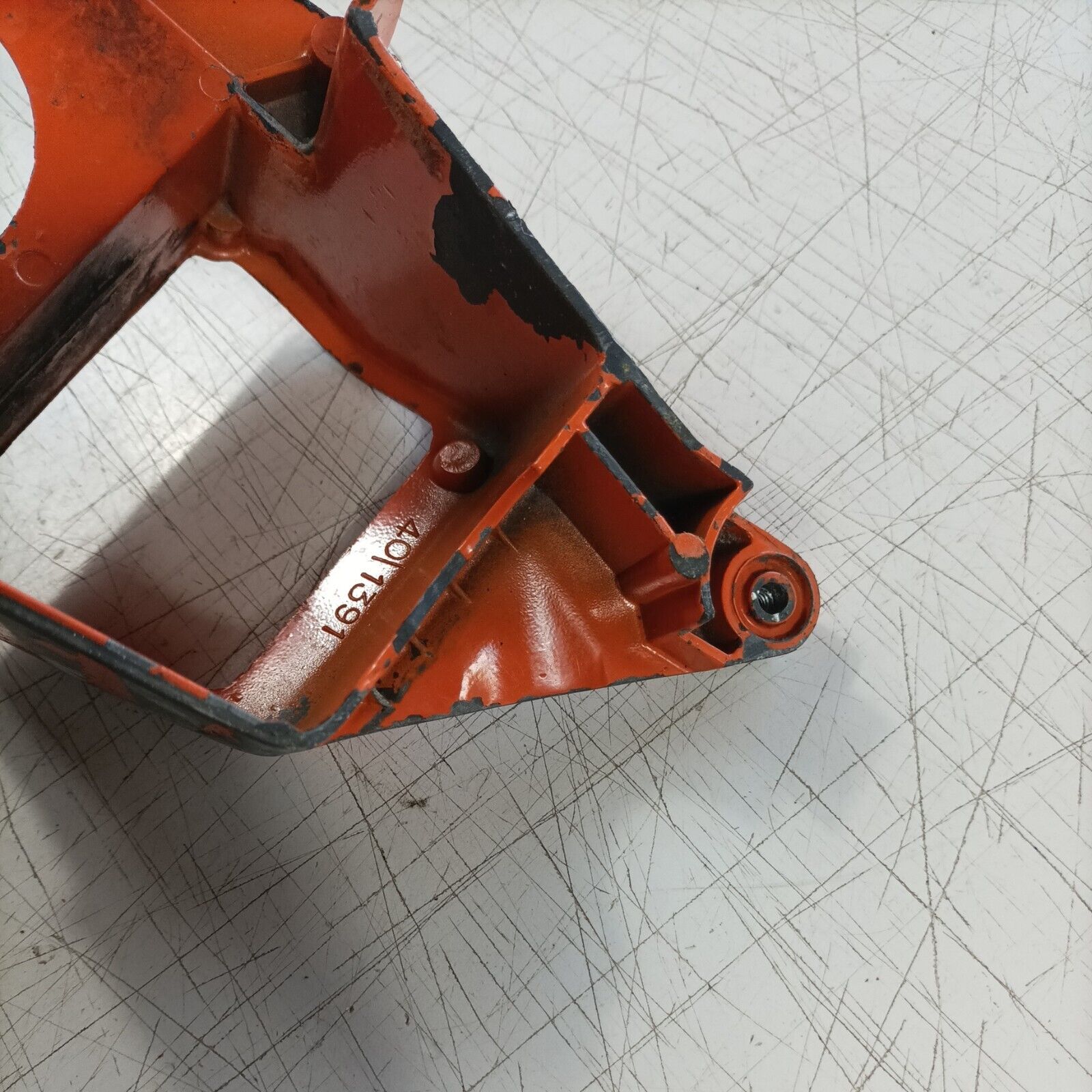 MOTOSEGA OLEOMAC 240 CARTER coperchio MOTORE MARMITTA TELAIO LATERALE DX usato