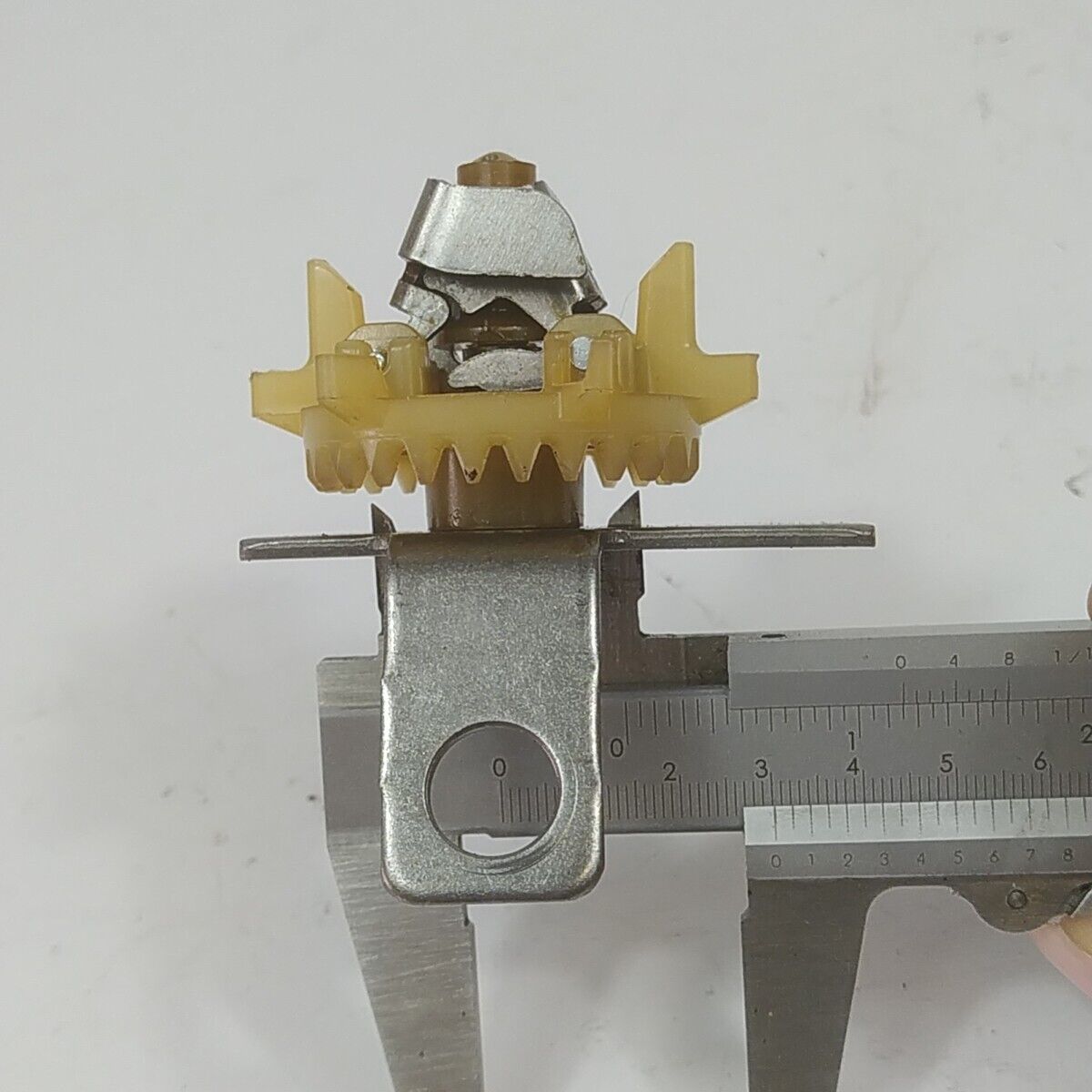 Ricambi valvola regolazione olio motore per rasaerba Briggs & Stratton 675 usati