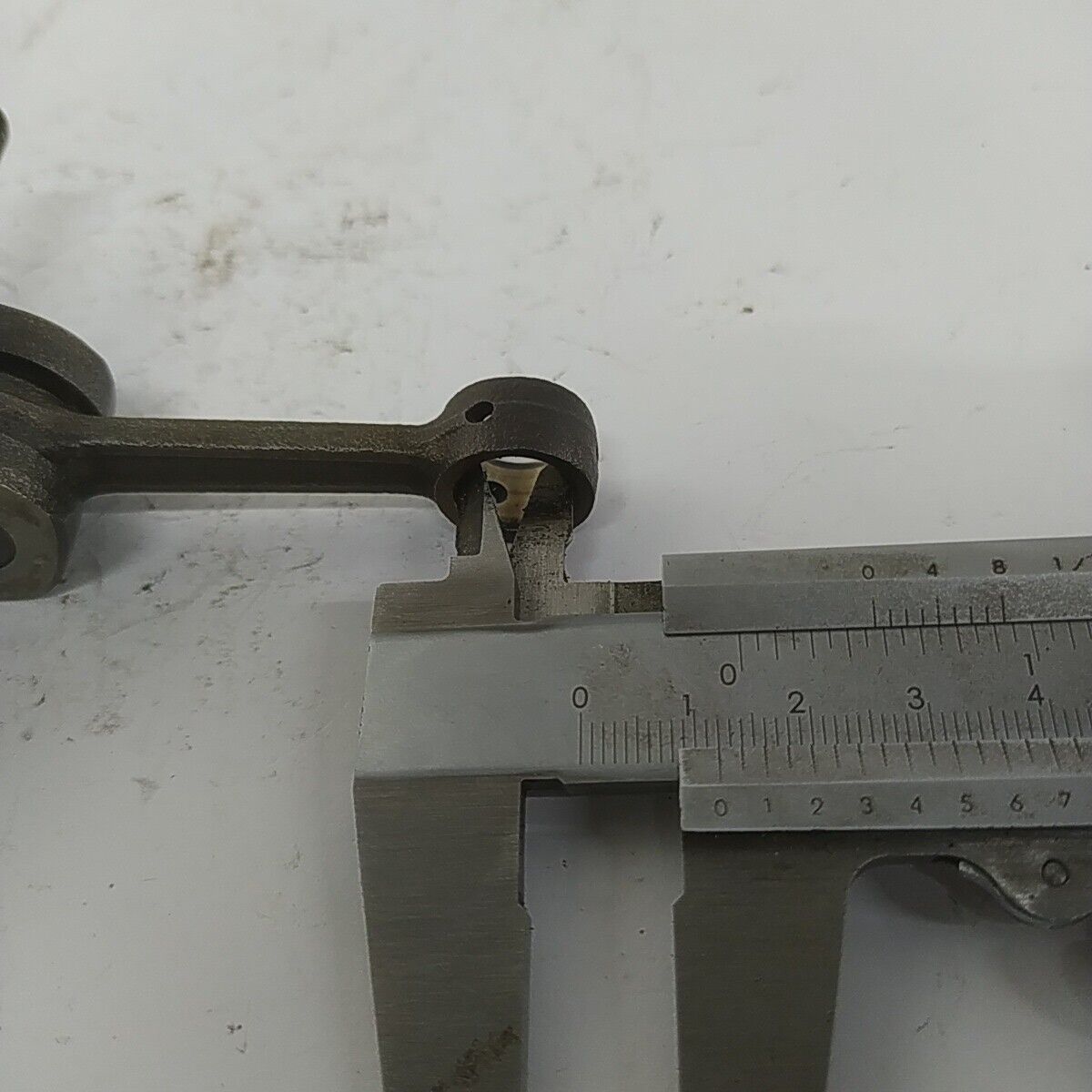 Ricambio usato ALBERO MOTORE originale per decespugliatore KAWASAKI TG 33