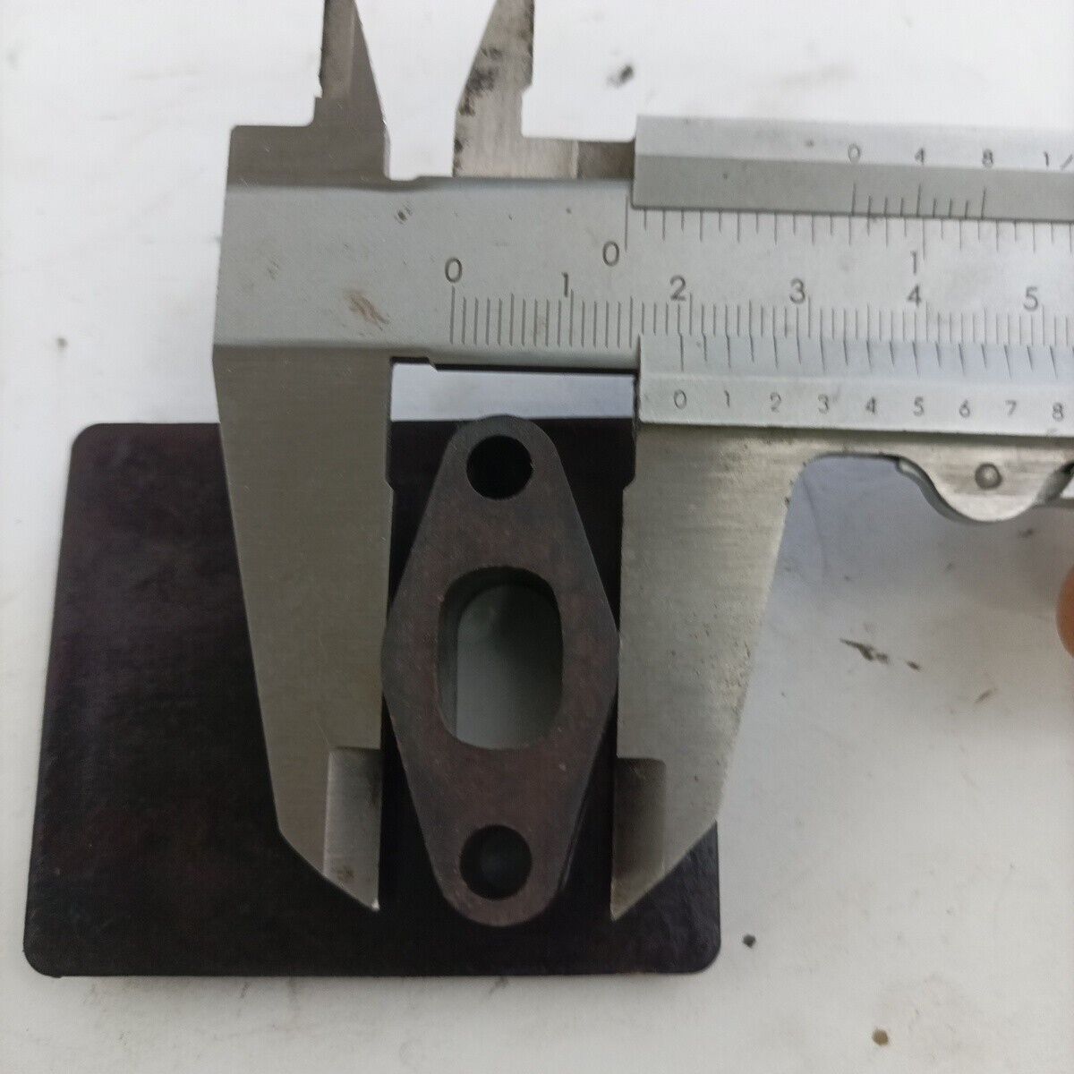 ricambio FLANGIA COLLETTORE CARBURATORE usato per decespugliatore KAWASAKI TD 33