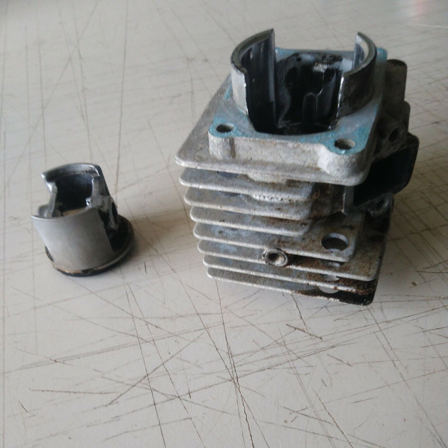 CILINDRO E PISTONE PER MOTOSEGA ALPINA CASTOR P34 TR350 PR350 d 38 ricambi usati