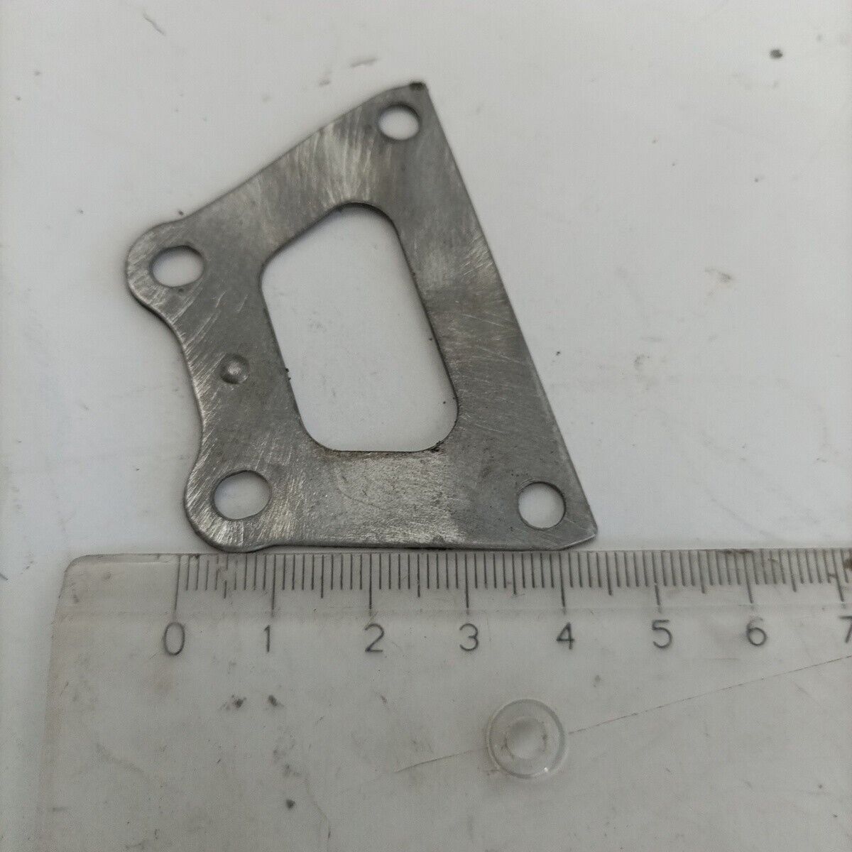 ricambio STAFFA MOTORE  SERBATOIO usato per decespugliatore KAWASAKI TD 33
