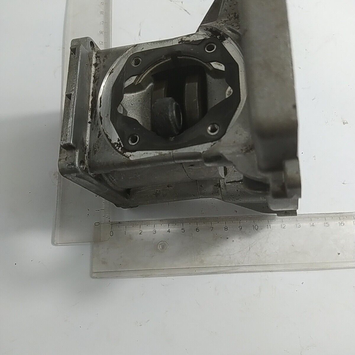 Ricambio BASAMENTO E ALBERO MOTORE Usato decespugliatore Mcculloch ELITE 3000